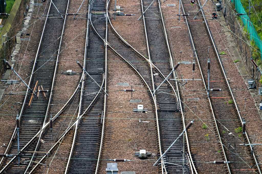 convergence railroad tracks merge paths