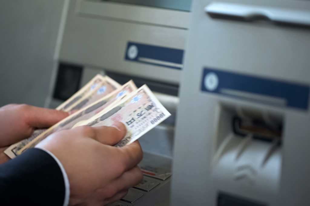 Japan yen notes bills money ATM cash machine